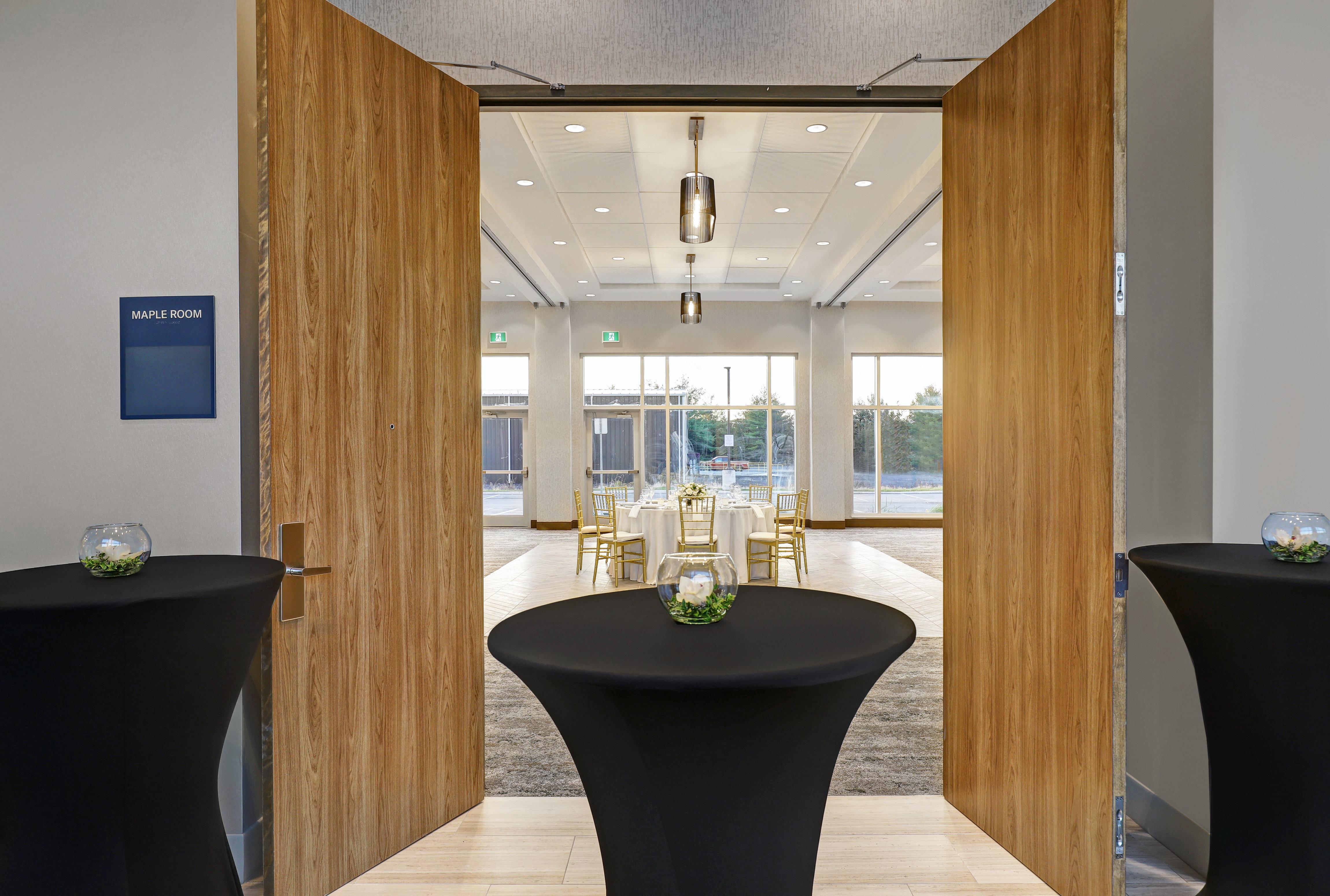 Holiday Inn Express - Kingston West By Ihg Εξωτερικό φωτογραφία